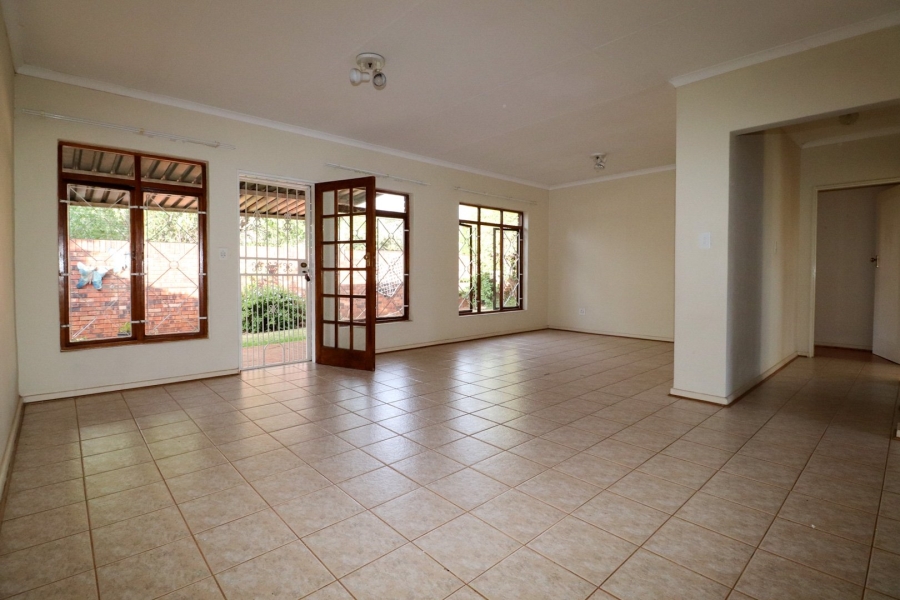 To Let 2 Bedroom Property for Rent in Flamwood North West